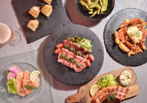 燻製バル Scrummy　本八幡店